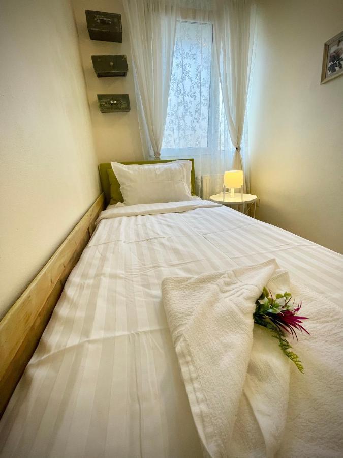 Perfect Place To Stay Self Check In-24H-Netflix-Wifi Resita Exterior foto